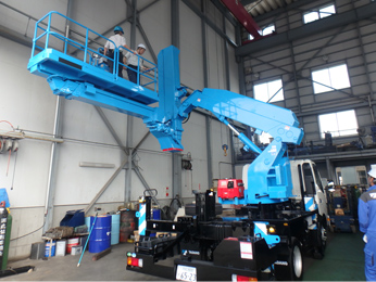 橋梁点検車（BT-200）